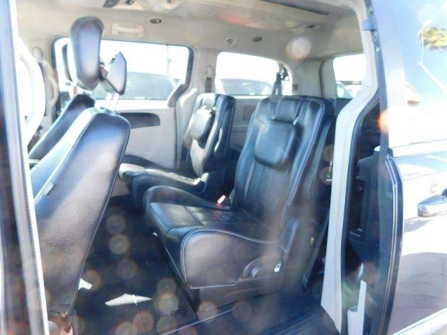 Used 2014 Chrysler Town & Country Touring FWD image 13