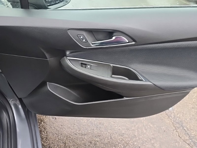 Used 2016 Chevrolet Cruze LT w/ Technology Package image 30