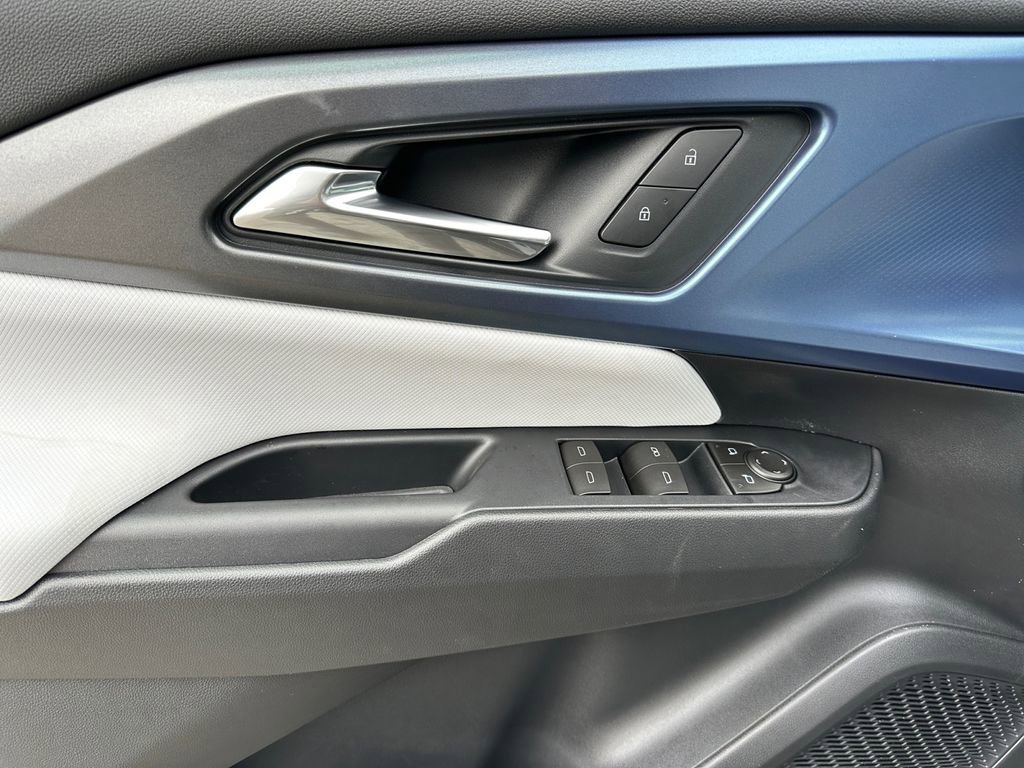 New 2026 Chevrolet Equinox EV LT image 11