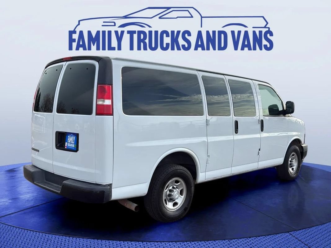Used 2018 Chevrolet Express 2500 LS w/ Driver Convenience Package RWD image 5