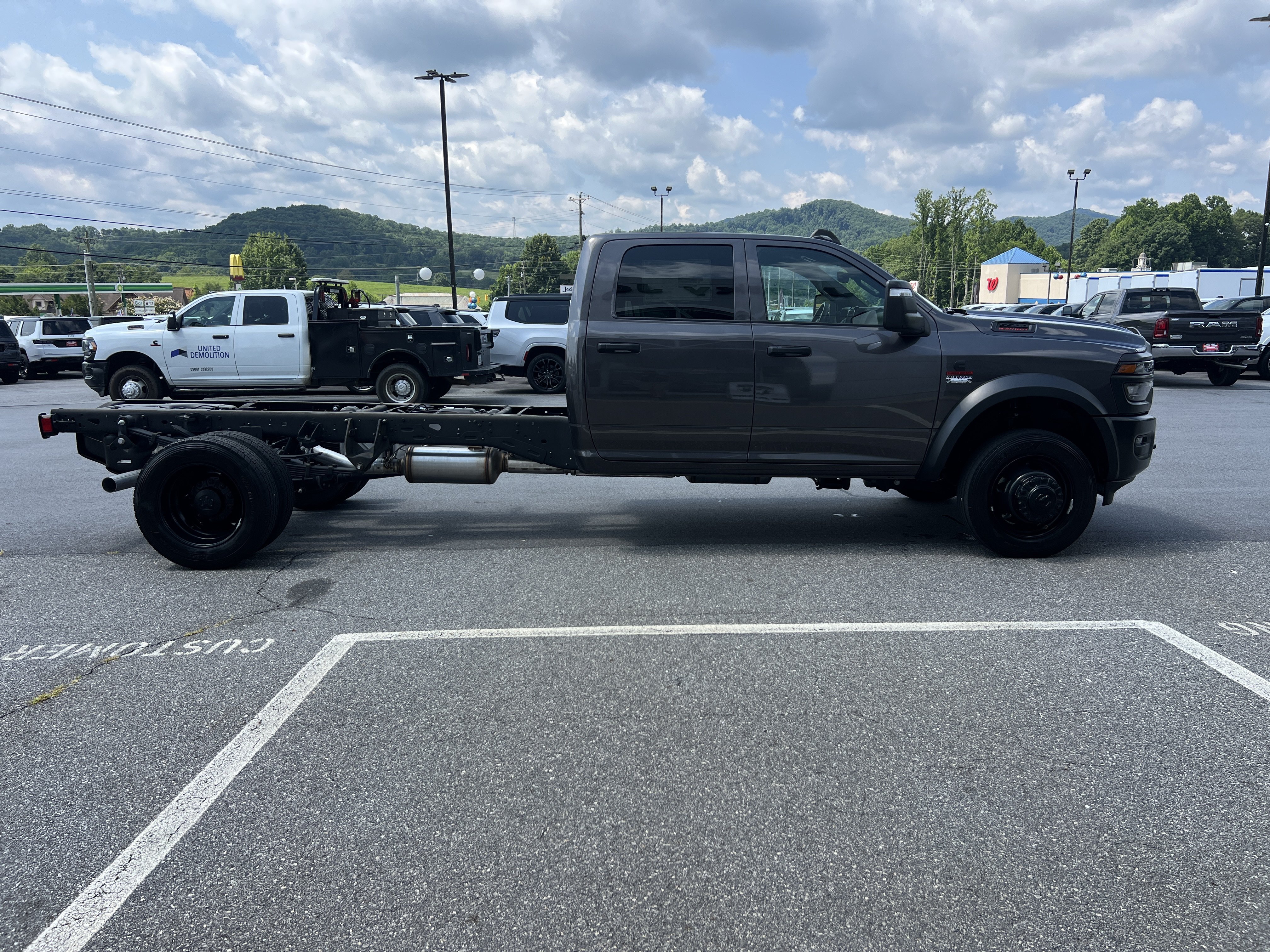 Used 2025 RAM 5500 Tradesman AWD/4WD image 4