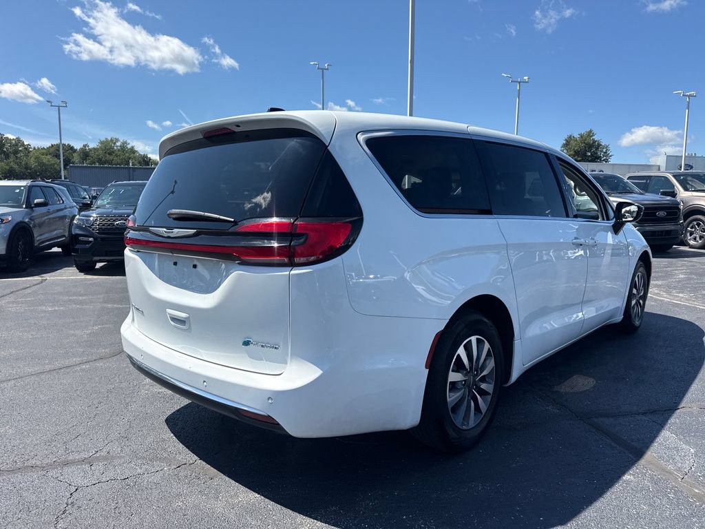 Used 2024 Chrysler Pacifica Limited FWD image 7