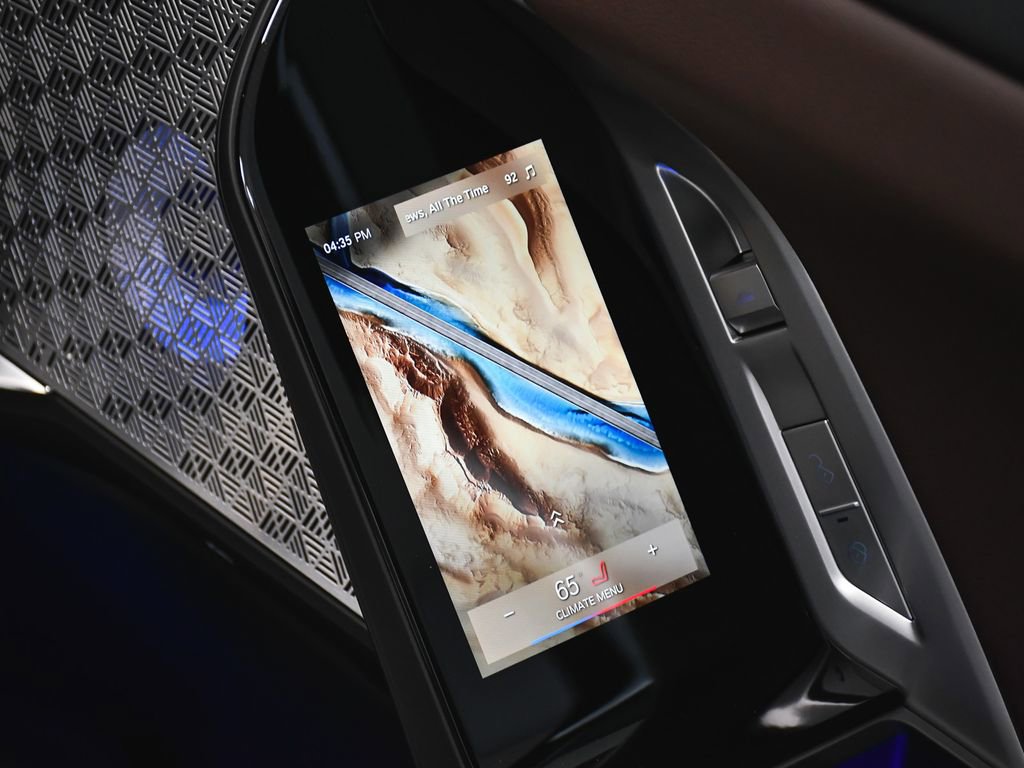 Used 2024 BMW i7 xDrive60 image 17