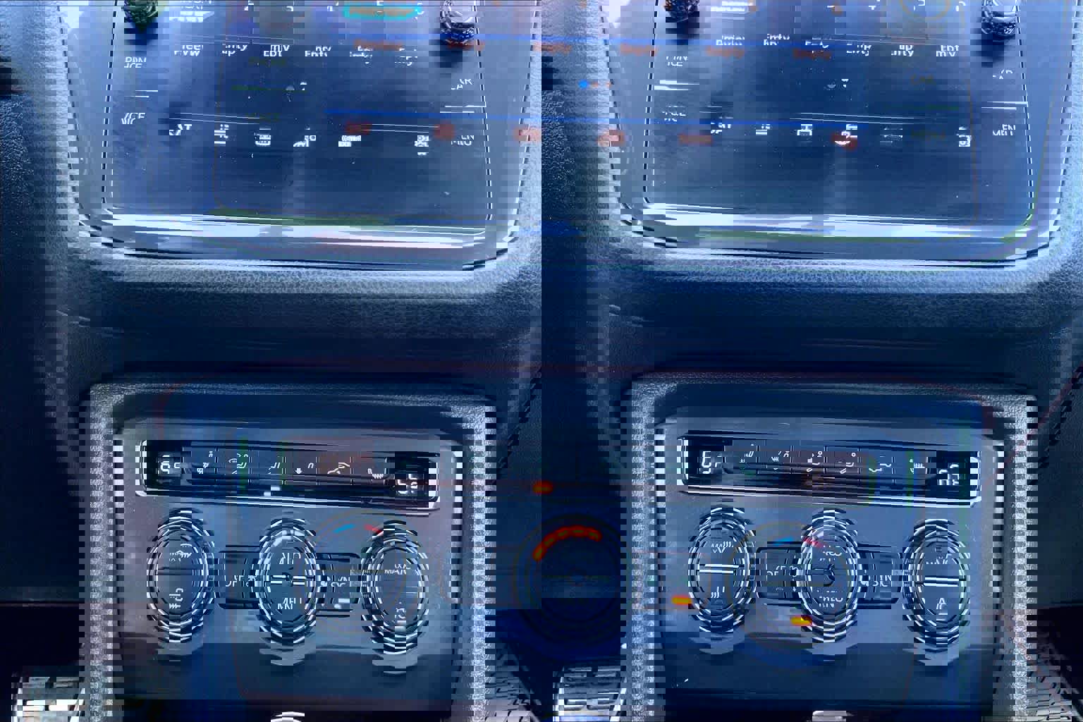 Used 2020 Volkswagen Tiguan SE R-Line image 35