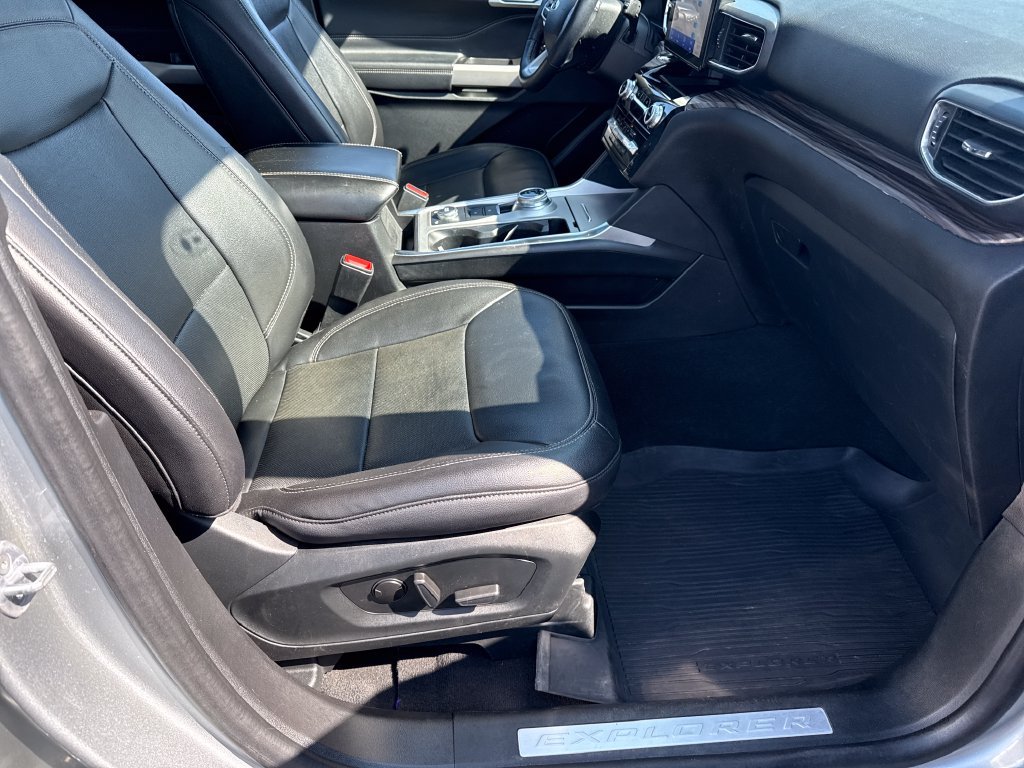 Used 2023 Ford Explorer Limited w/ Equipment Group 301A AWD/4WD image 27