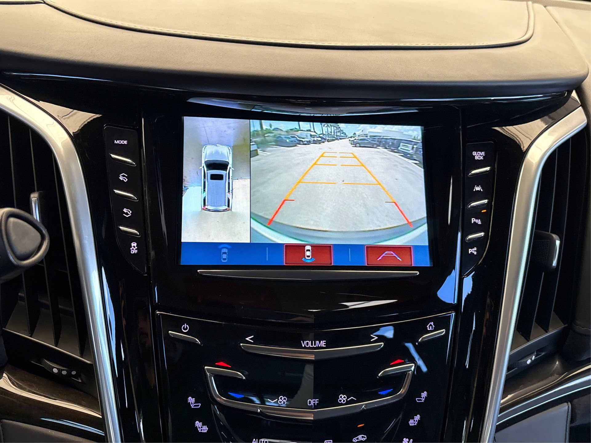 Used 2020 Cadillac Escalade Platinum RWD image 27