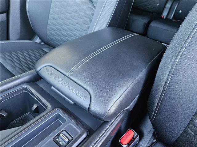 Used 2023 Nissan Pathfinder S image 15