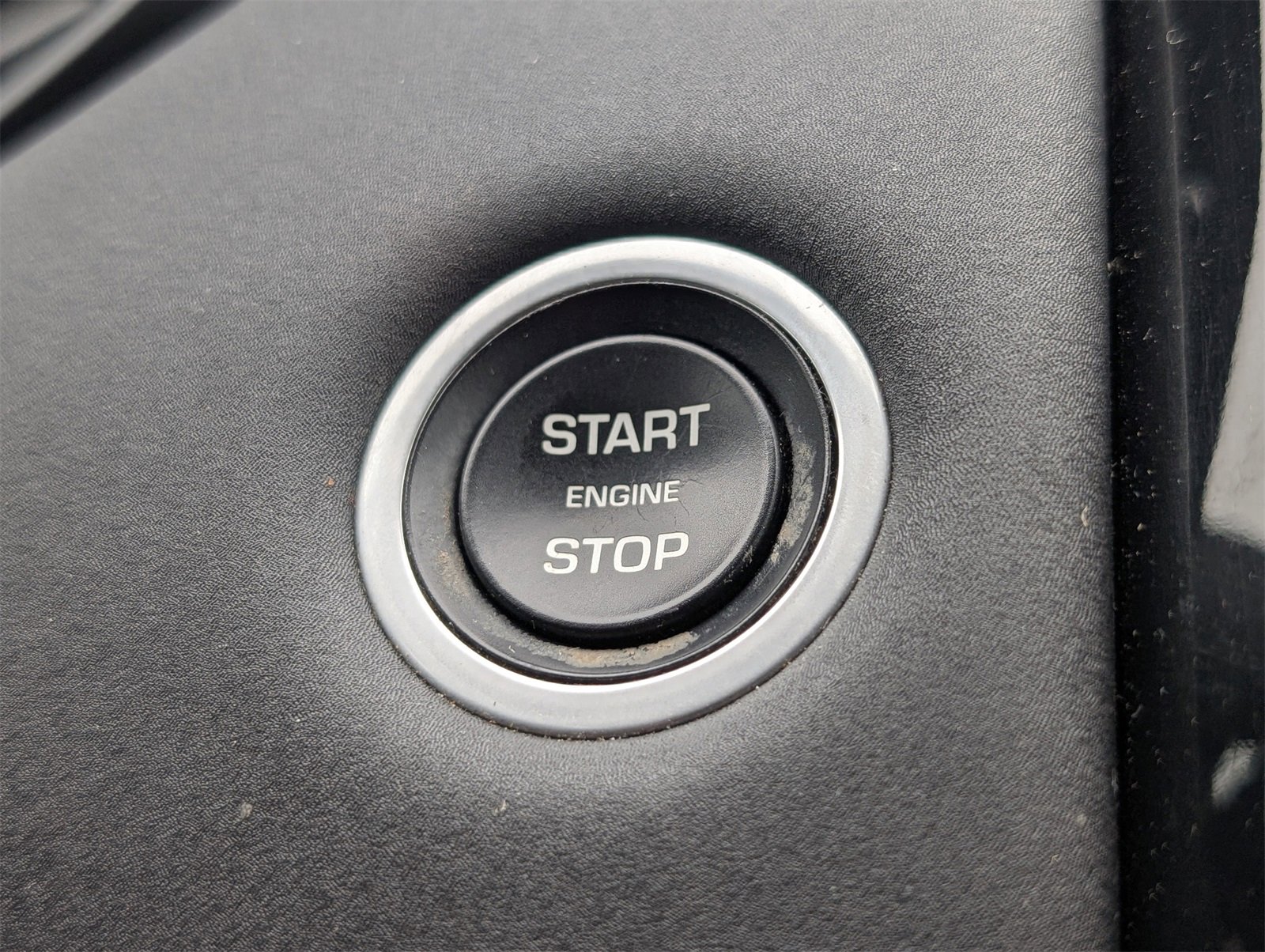 Used 2020 Land Rover Discovery SE image 26