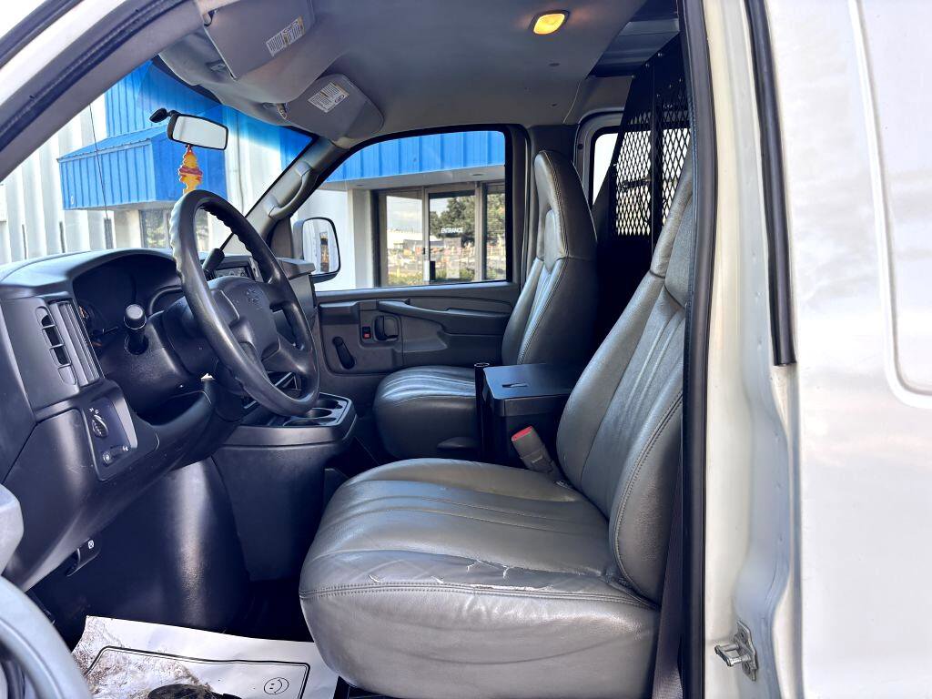 Used 2005 Chevrolet Express 1500 image 11