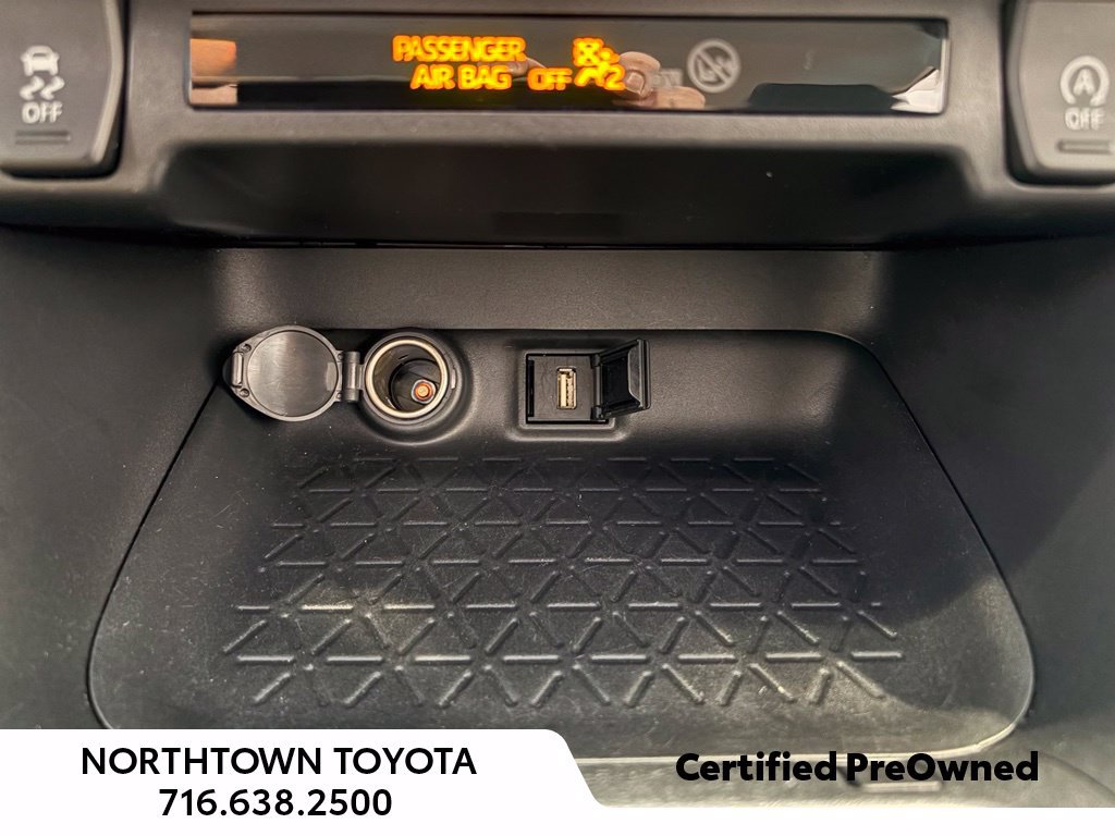 Used 2022 Toyota RAV4 LE w/ Carpet Mat Package (TMS) AWD/4WD image 12