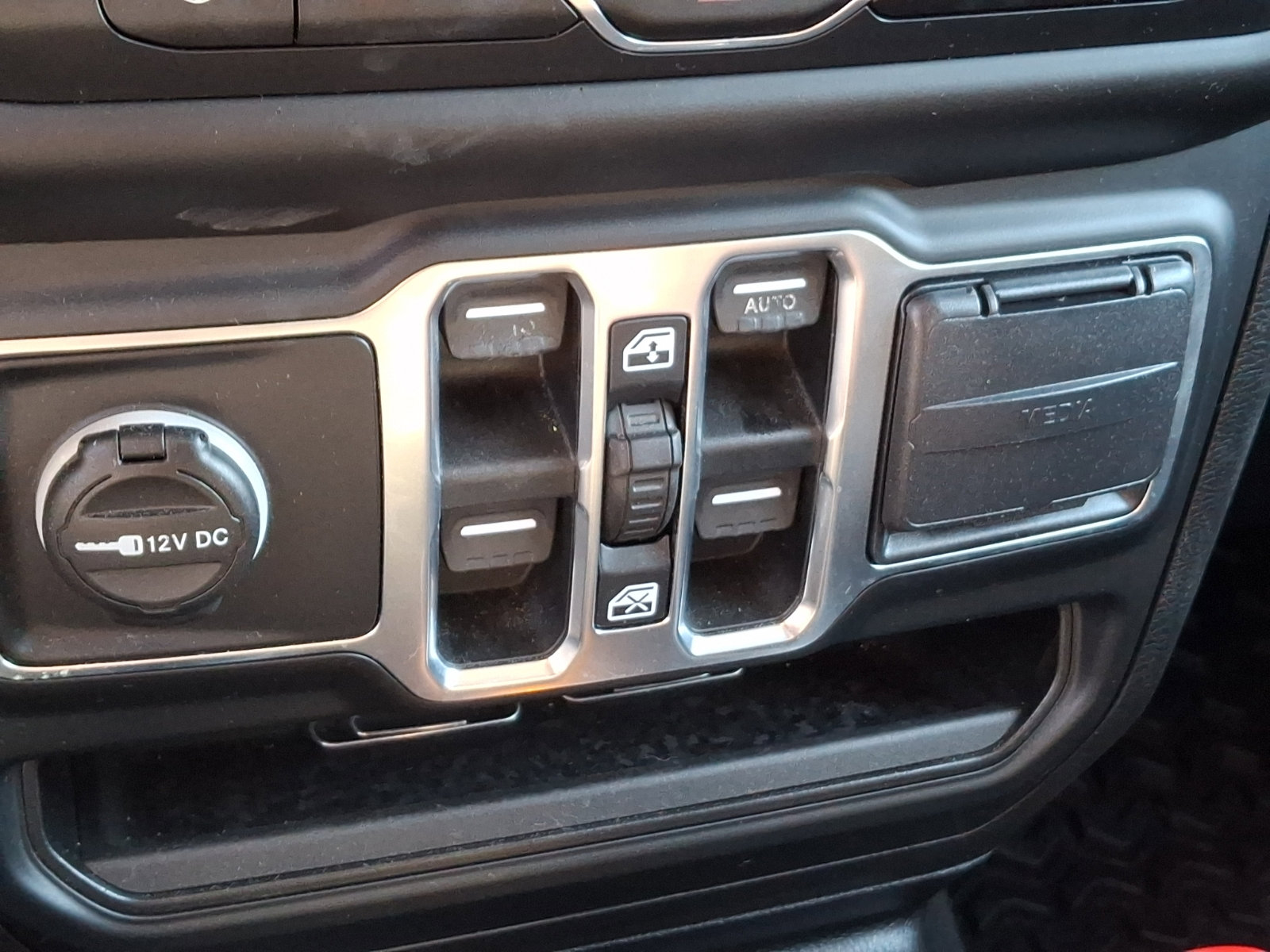 Used 2018 Jeep Wrangler Unlimited Sport S image 25