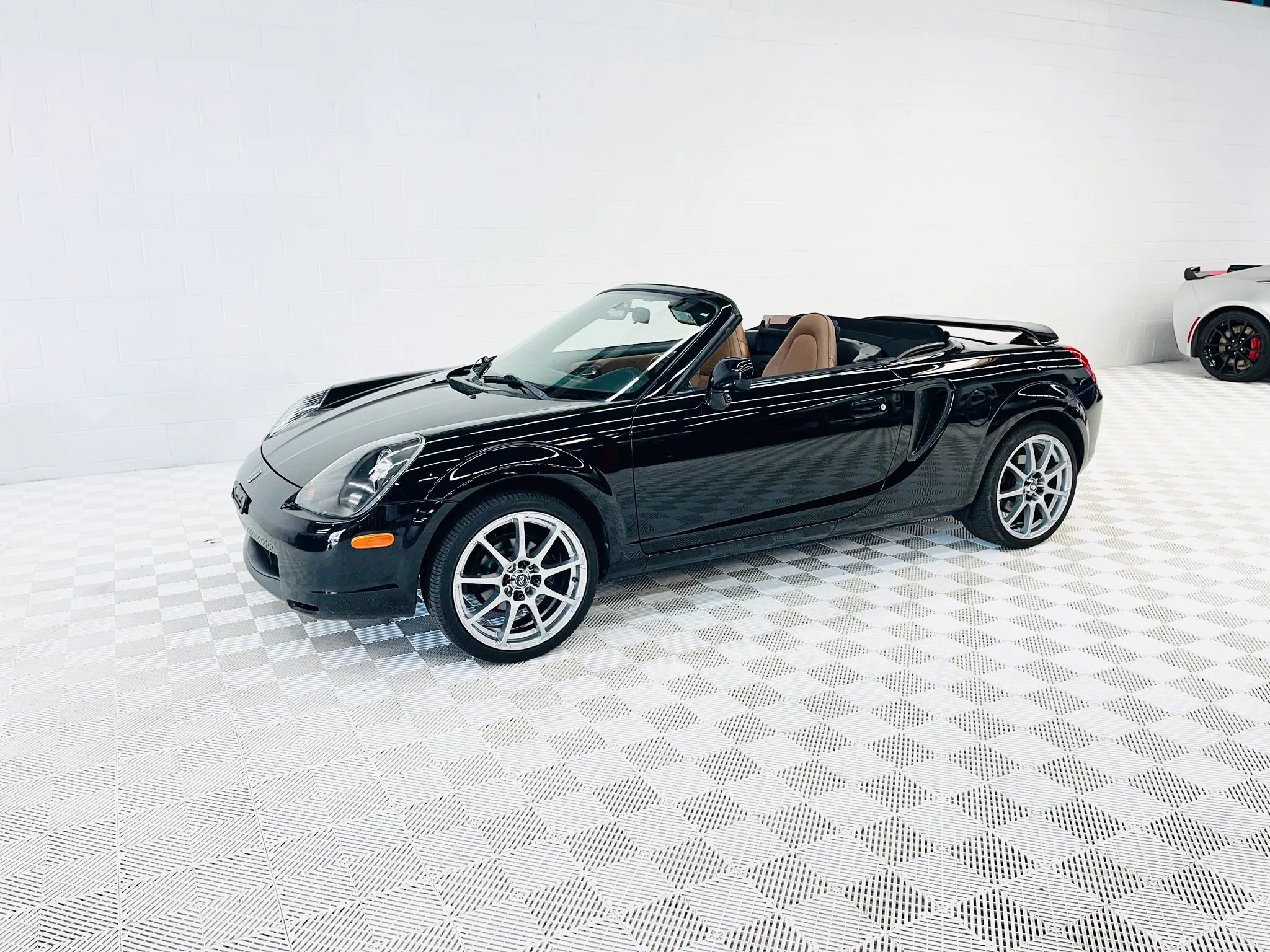 Used 2002 Toyota MR2 RWD image 10