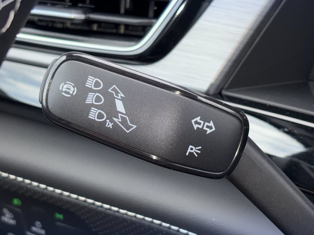 New 2026 Volkswagen Atlas Cross Sport SE FWD image 21