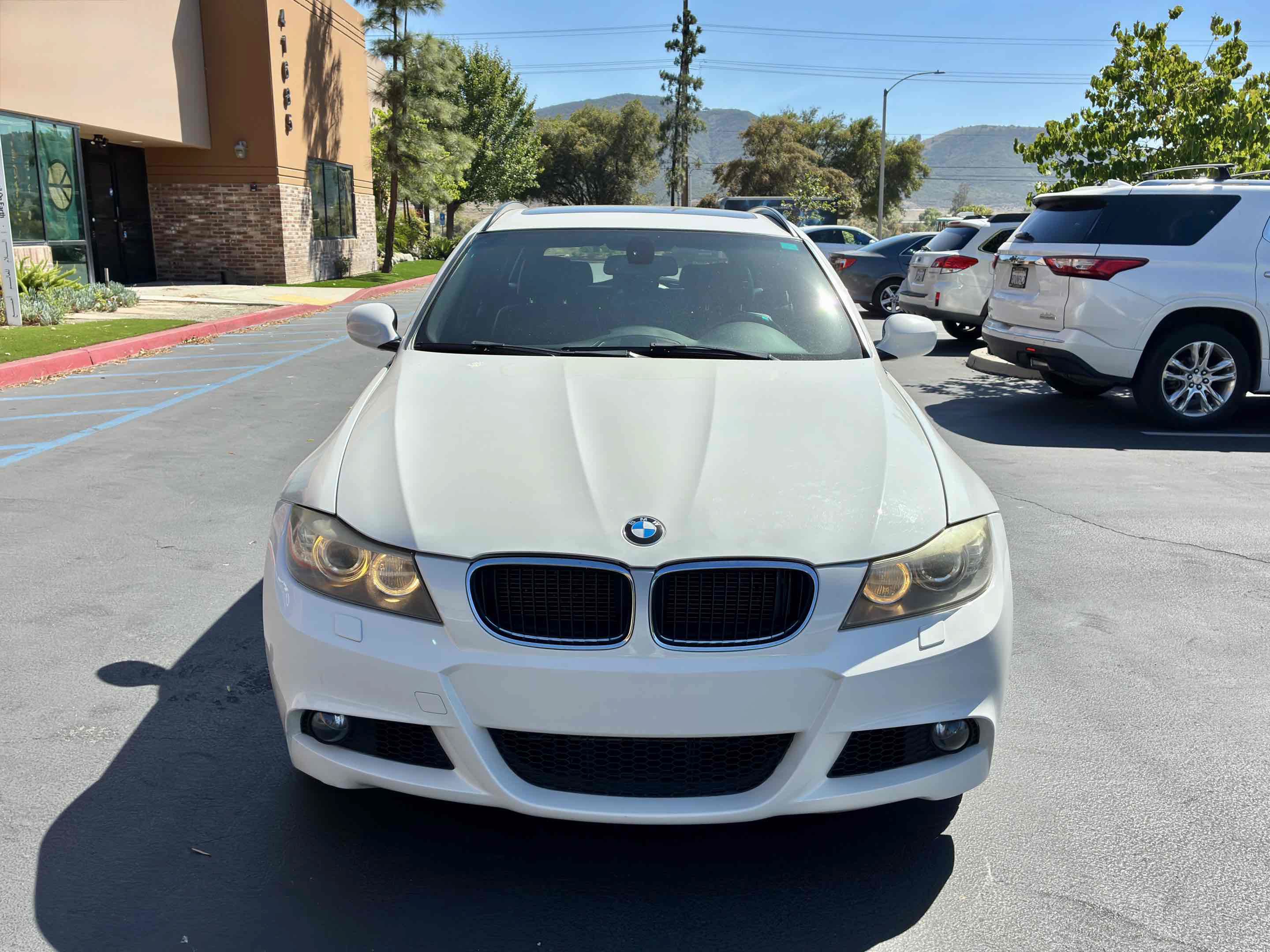 Used 2011 BMW 328i xDrive Wagon AWD/4WD image 5