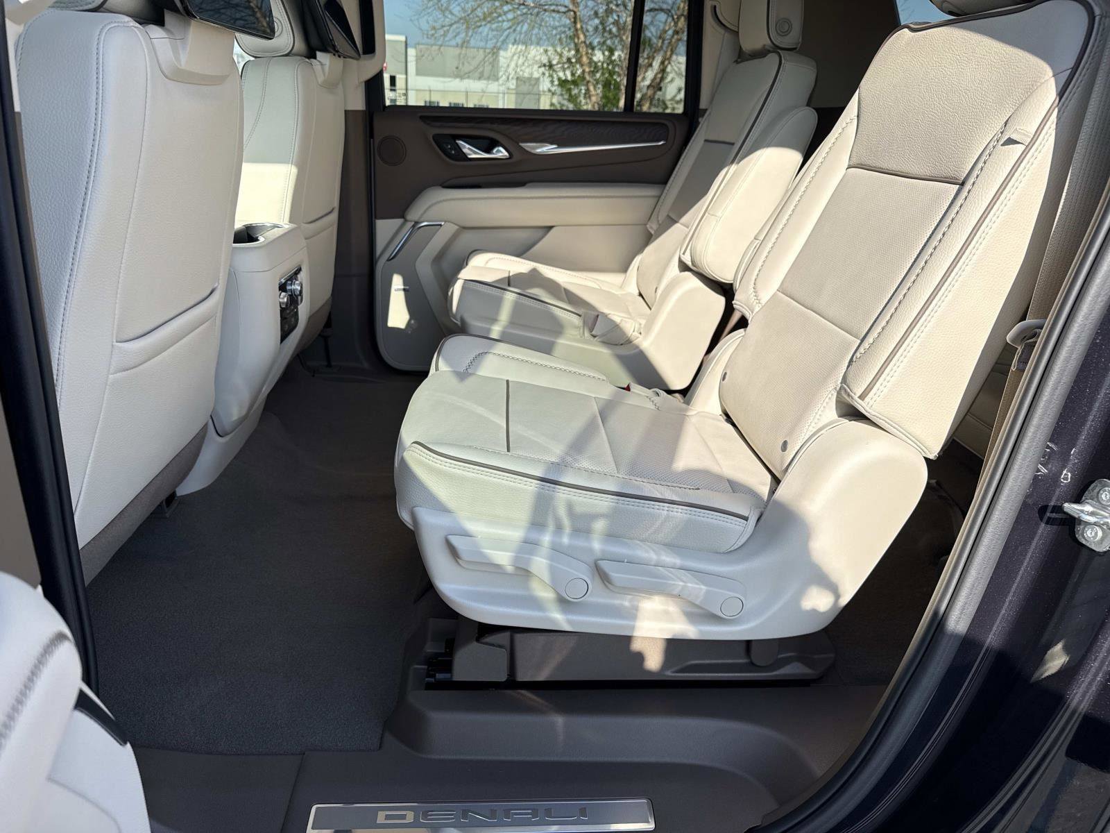 Used 2024 GMC Yukon XL Denali w/ Advanced Technology Package AWD/4WD image 21