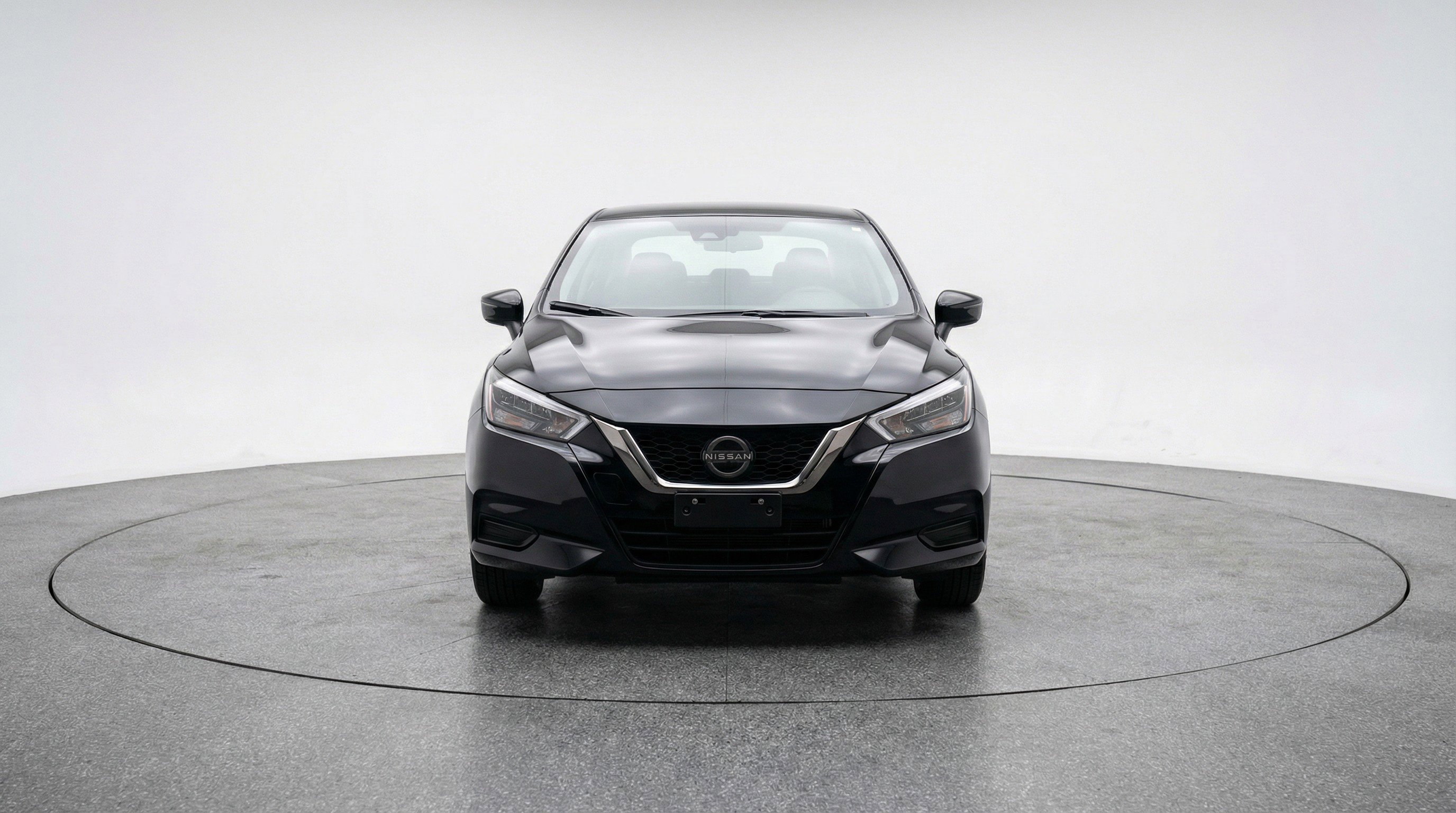 Used 2025 Nissan Versa SV image 2