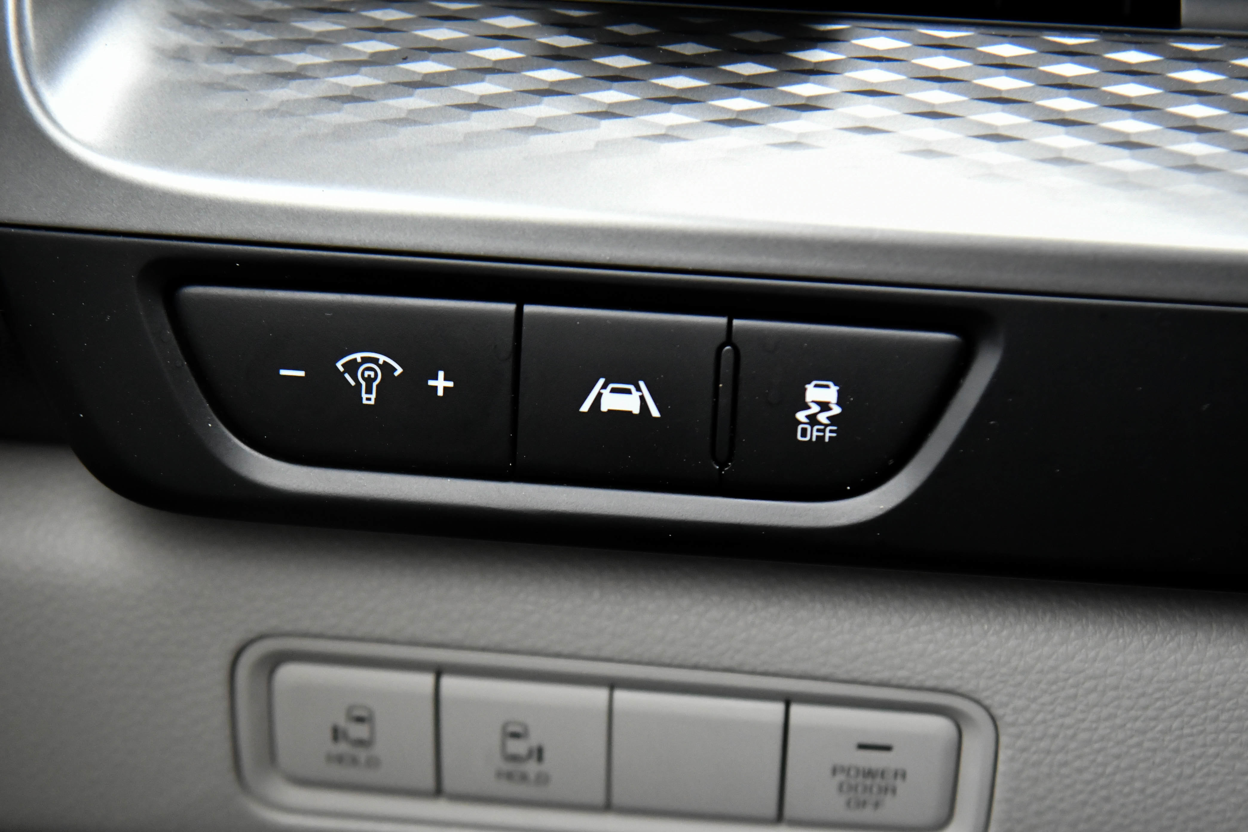 Used 2024 Kia Carnival LX image 31