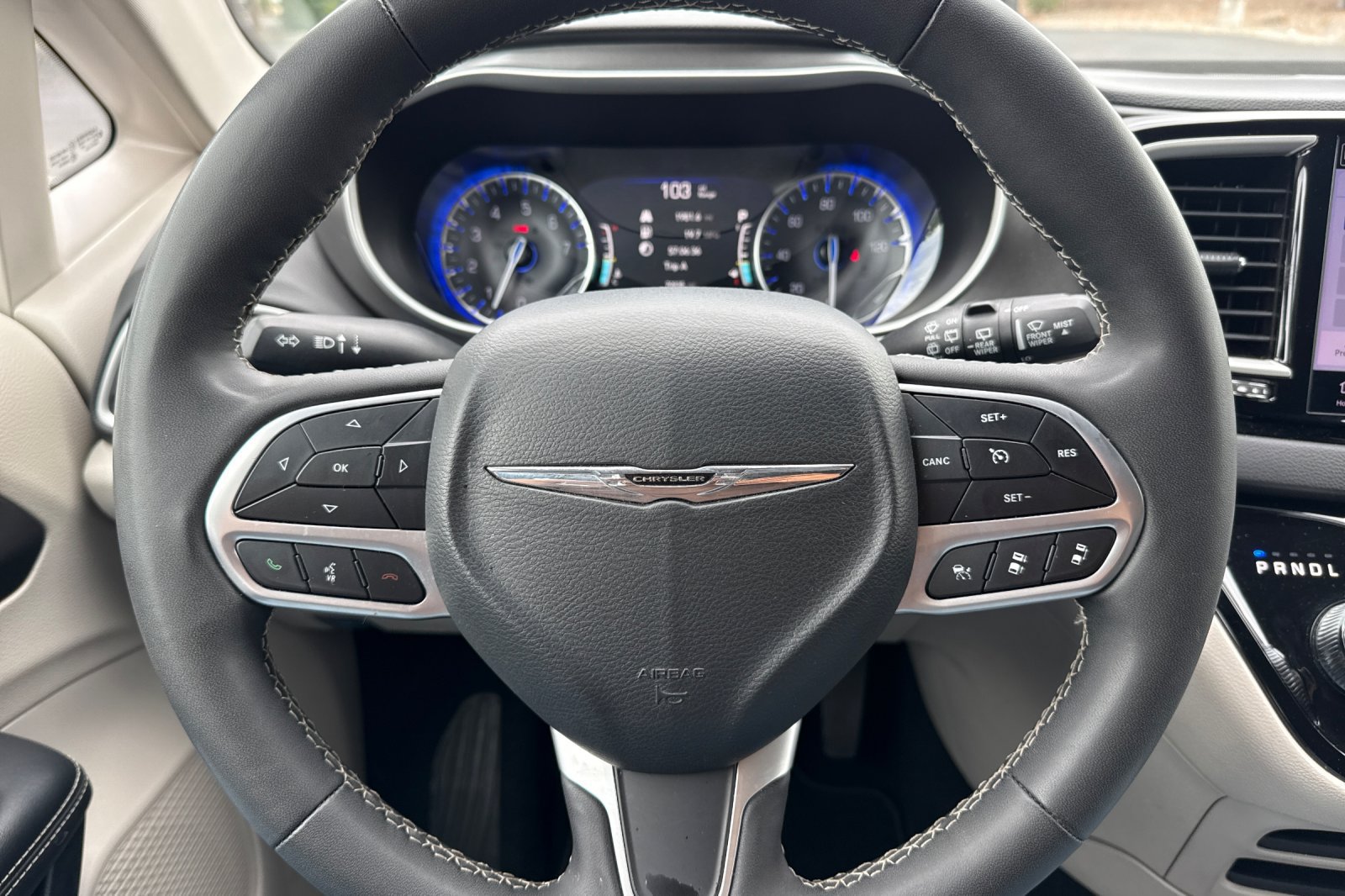Used 2024 Chrysler Pacifica Touring-L FWD image 34
