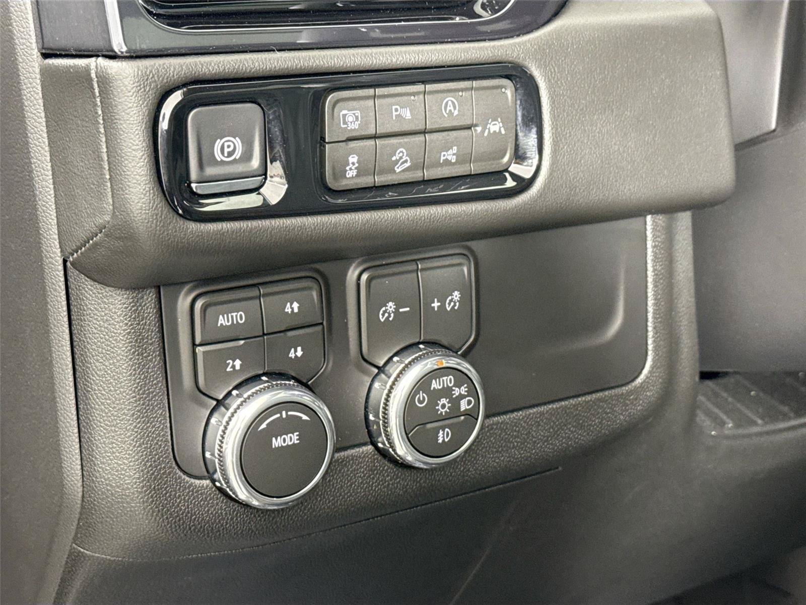 Used 2026 GMC Yukon AT4 AWD/4WD image 27
