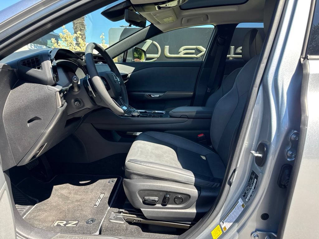 Certified 2023 Lexus RZ 450e Premium w/ Technology Package AWD/4WD image 4