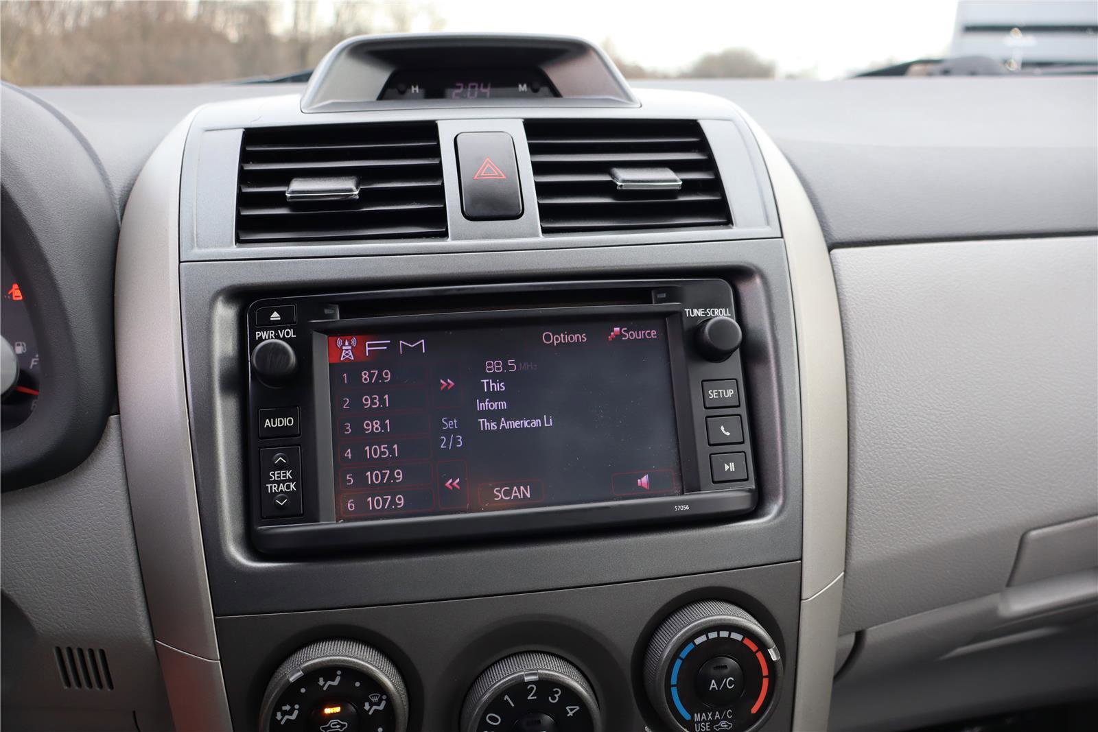 Used 2013 Toyota Corolla LE image 19