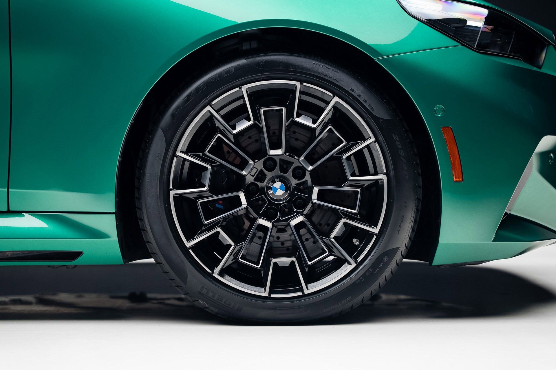 Used 2025 BMW M5 w/ Carbon Package image 42