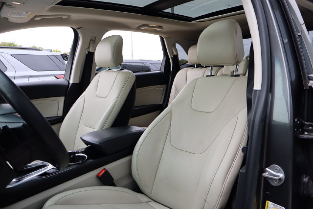 Used 2018 Ford Edge Titanium w/ Equipment Group 301A AWD/4WD image 16