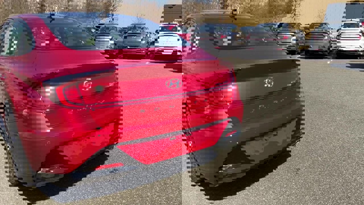 Used 2021 Hyundai Sonata Limited w/ Preferred Accessory Package image 7