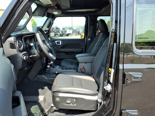 New 2026 Jeep Wrangler Unlimited Sahara AWD/4WD image 6