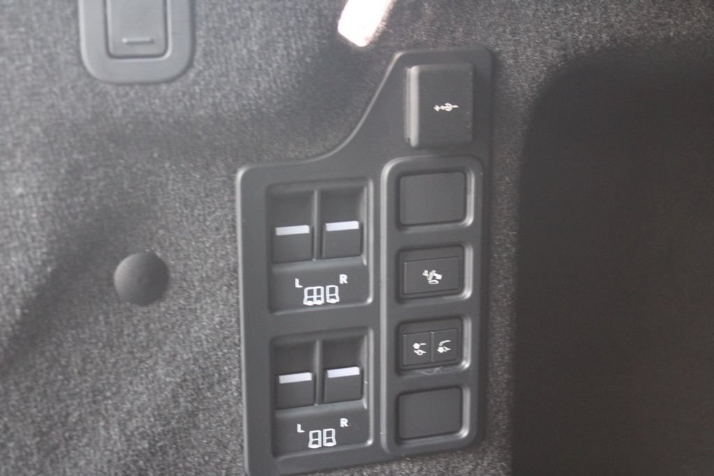 Certified 2025 Land Rover Discovery Dynamic SE AWD/4WD image 46