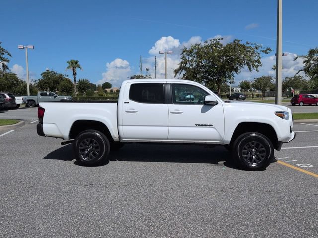 Certified 2022 Toyota Tacoma SR5 AWD/4WD image 3