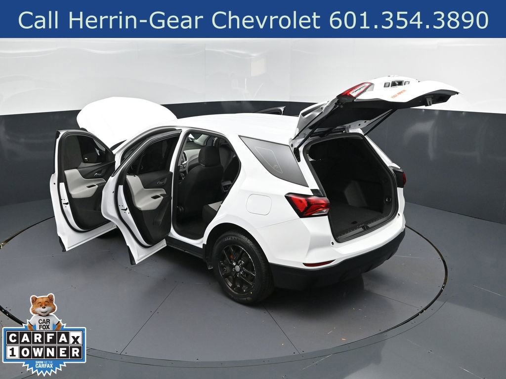 Used 2024 Chevrolet Equinox LS image 2