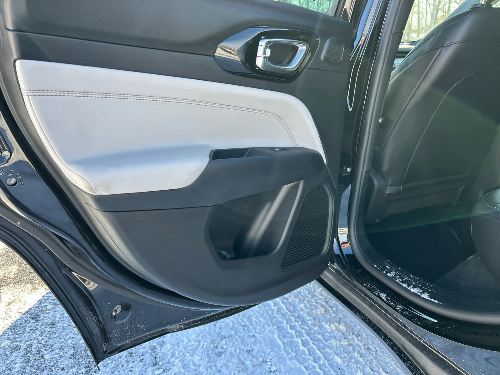 Used 2025 Jeep Compass Limited w/ Sun & Sound Group image 47