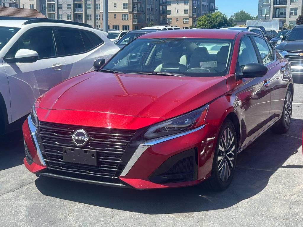 Used 2025 Nissan Altima 2.5 SV FWD image 4