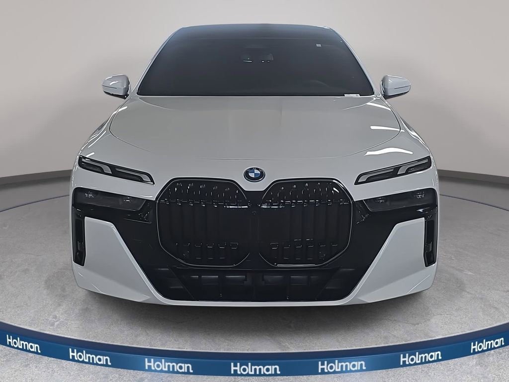 New 2026 BMW 750e xDrive w/ Premium Package image 2