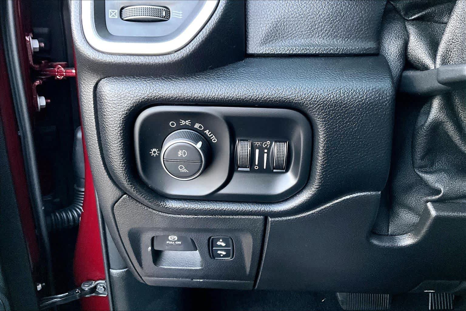 Used 2019 RAM 1500 Laramie RWD image 35