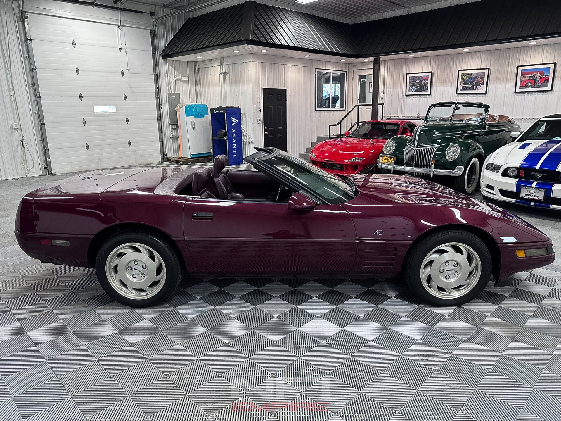 Used 1993 Chevrolet Corvette Convertible RWD image 12