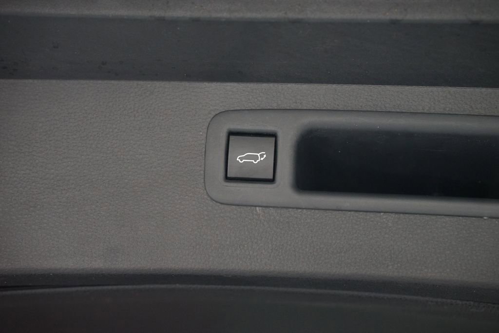 Used 2023 Toyota Highlander LE image 35