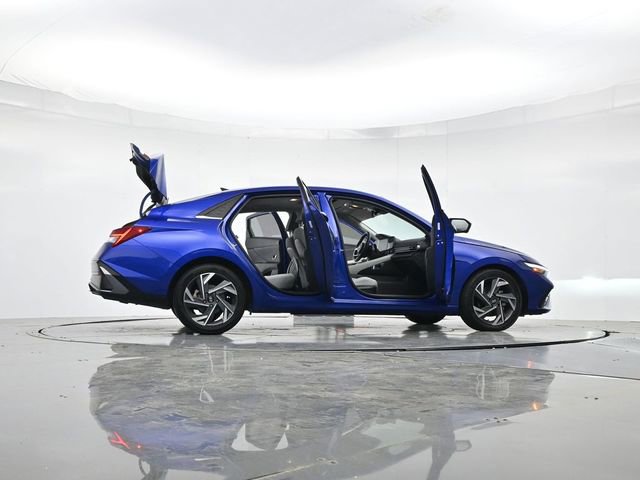Used 2024 Hyundai Elantra Limited image 50