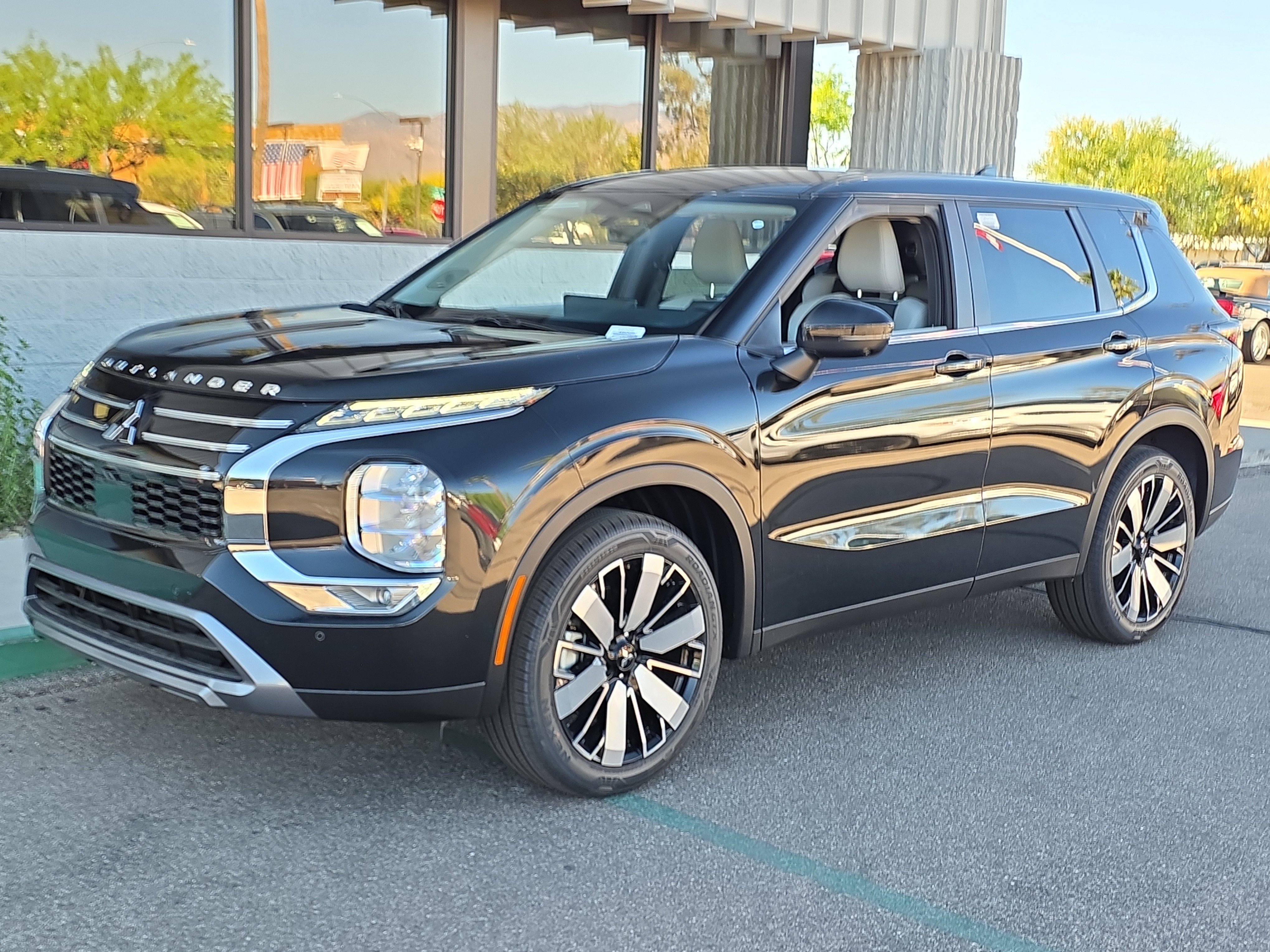 New 2026 Mitsubishi Outlander SE image 3