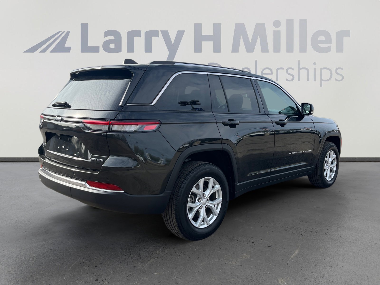 Certified 2024 Jeep Grand Cherokee Limited image 5