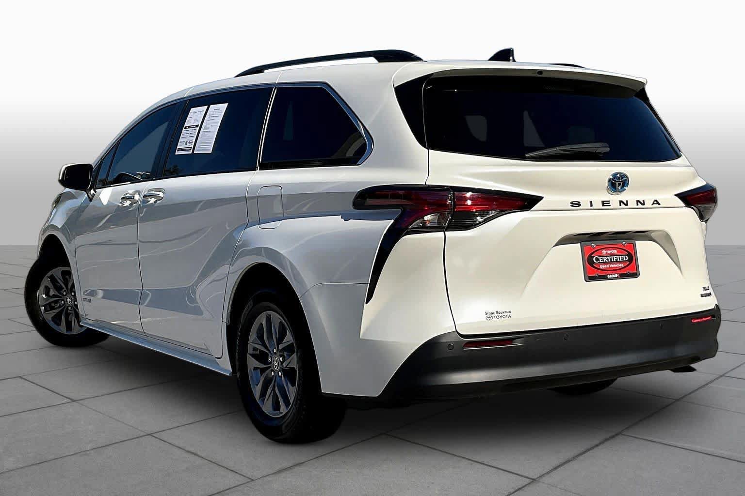 Used 2021 Toyota Sienna XLE FWD image 12