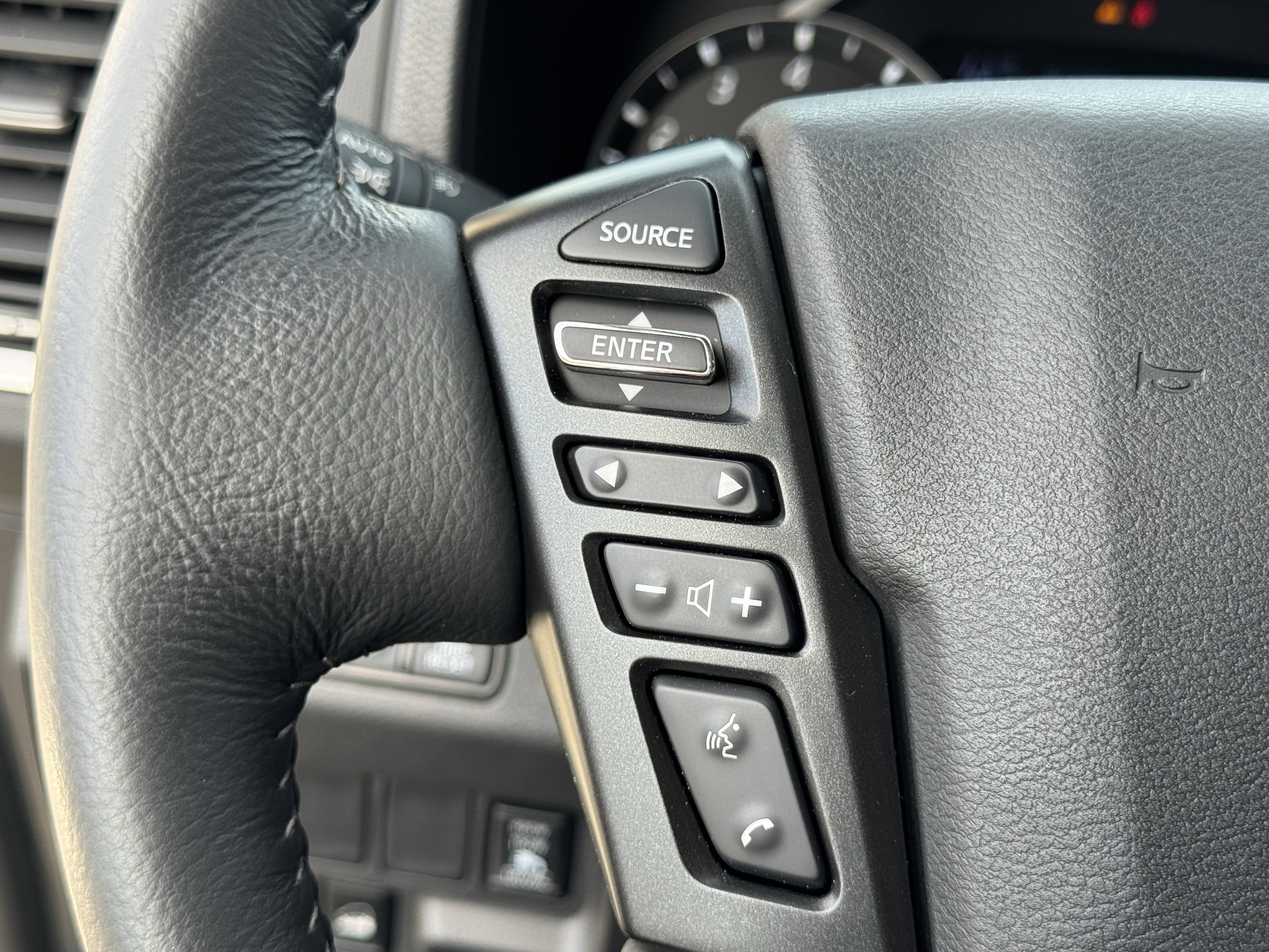 Used 2024 Nissan Frontier SL w/ Technology Package image 30