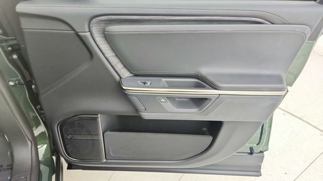 Used 2025 Rivian R1S Adventure image 25