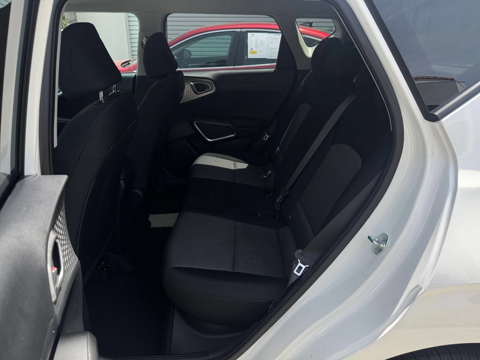 Used 2025 Kia Soul LX w/ LX Technology Package FWD image 22