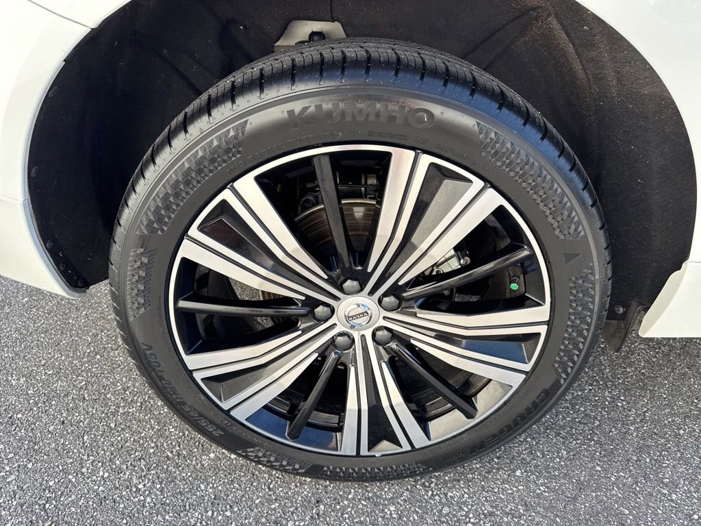 Used 2023 Volvo XC60 B5 Plus w/ Protection Package Premier image 9