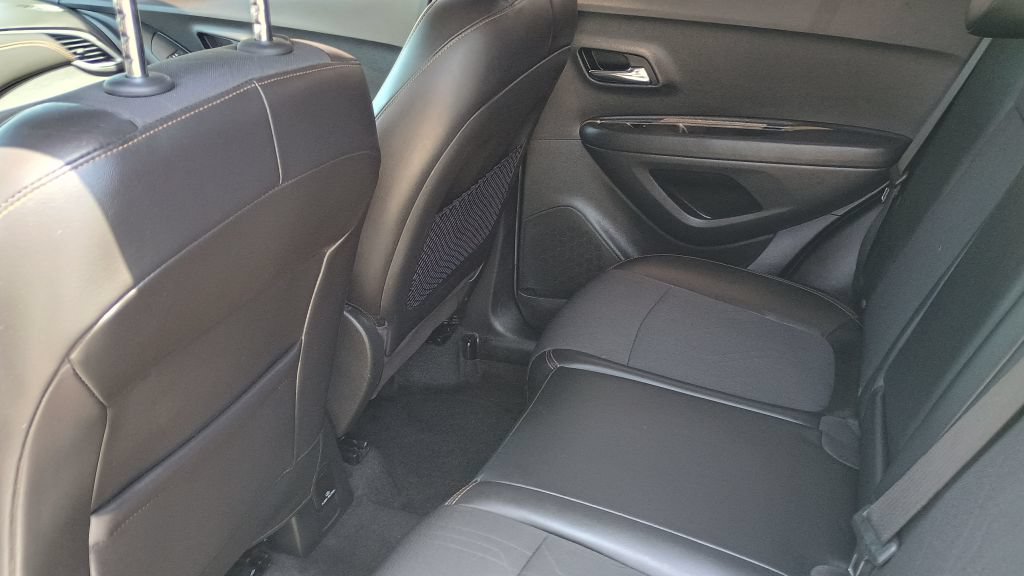 Used 2019 Chevrolet Trax LT w/ LT Convenience Package AWD/4WD image 19