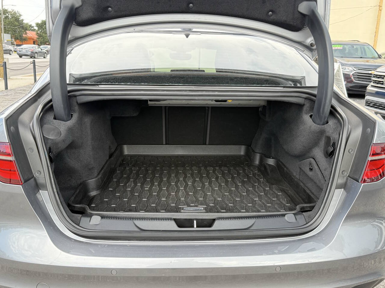Used 2020 Jaguar XE S RWD image 22
