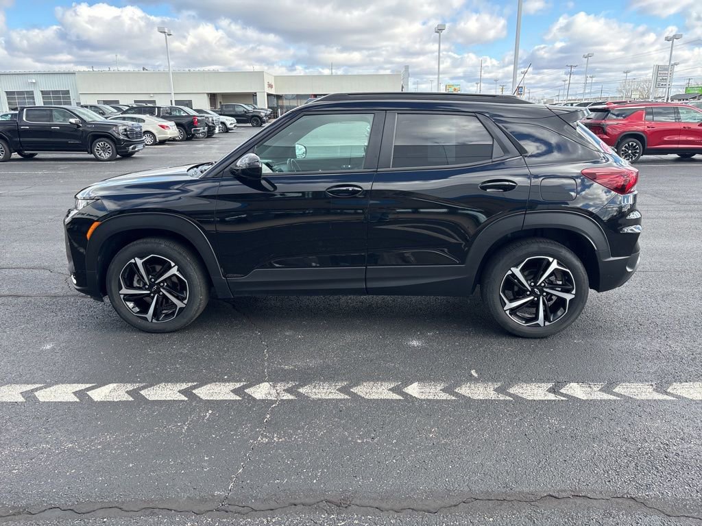 Used 2022 Chevrolet TrailBlazer RS w/ Sun and Liftgate Package image 2