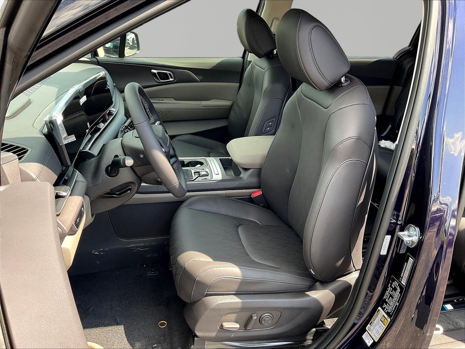 New 2027 Kia Carnival EX FWD image 17